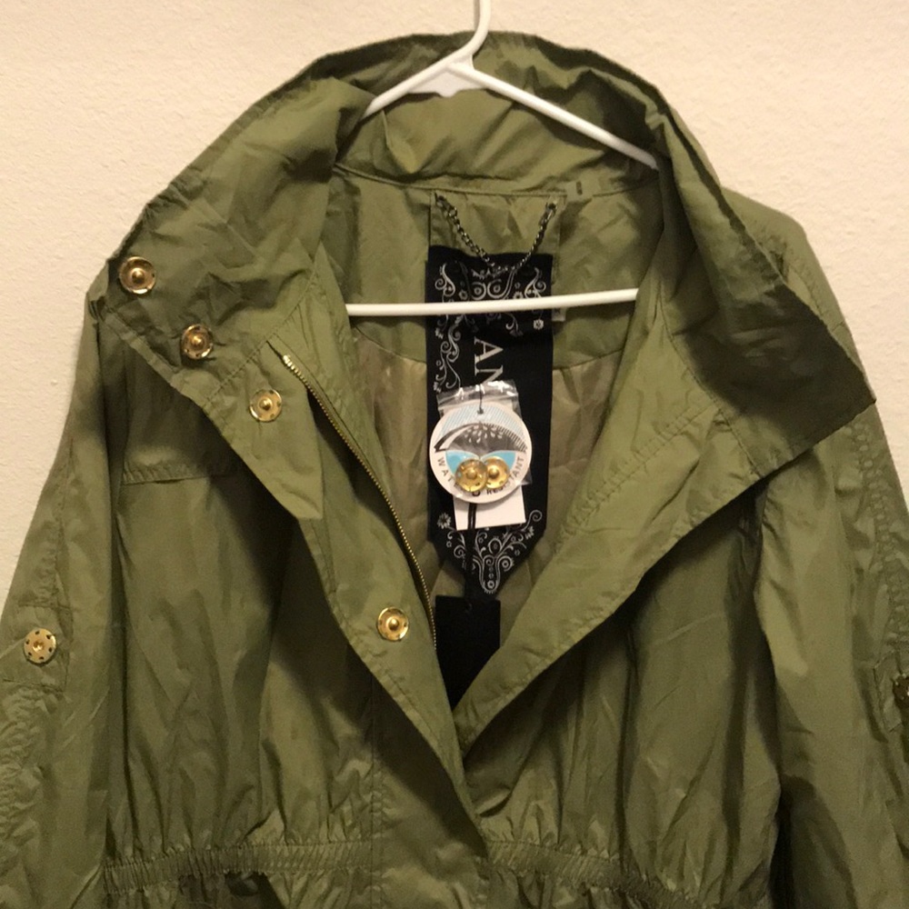 NWT water resistant moss green jacket